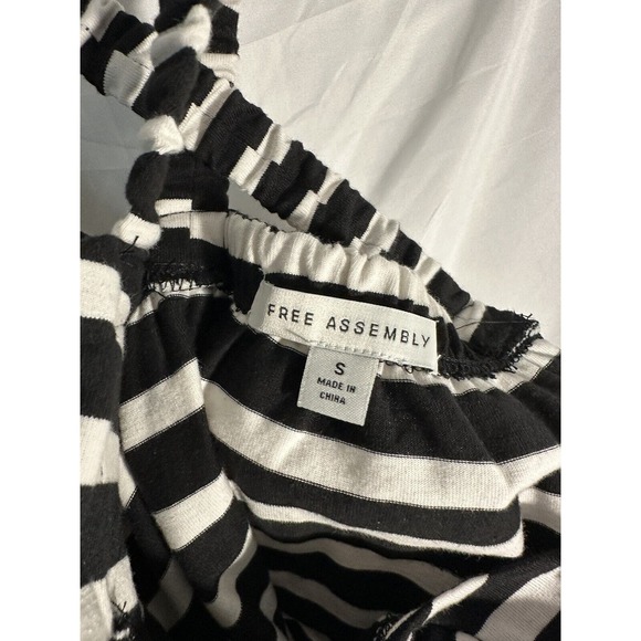 Women's Free Assembly NWT Shirred Flounce Tank Top Black/White Size S - Picture 2 of 3